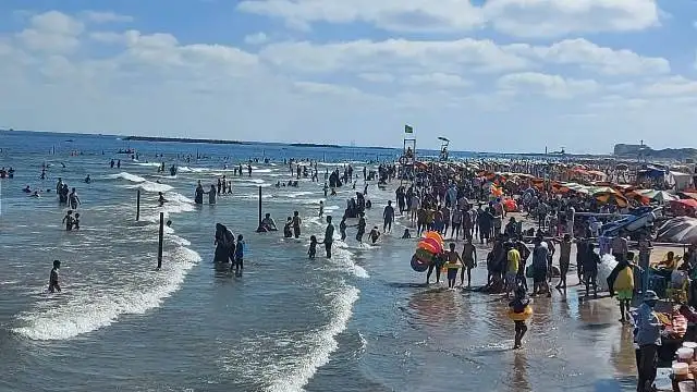 محافظ دمياط: زحام شديد برأس البر وإنقاذ 66 من الغرق وإعادة 208 أطفال تائهين