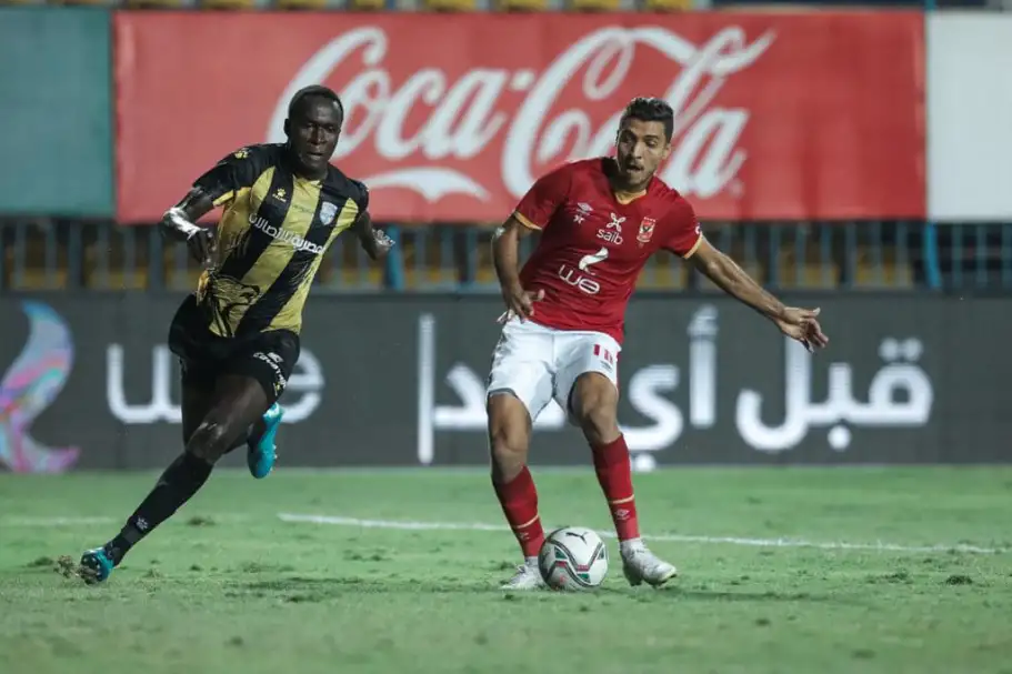 خوفا من الزمالك .. الأهلي يسعى لتجديد عقد محمد شريف واللاعب يرفض ويطلب الرحيل