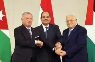 أبو مازن يشكر الرئيس السيسي على مساعي مصر المقدرة لدعم الشعب الفلسطيني