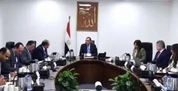 رئيس الوزراء يتابع موقف المجمعات الصناعية على مستوى الجمهورية