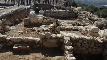 علماء الآثار في إسرائيل يكتشفون بوابة مدينة عمرها 5500 عام