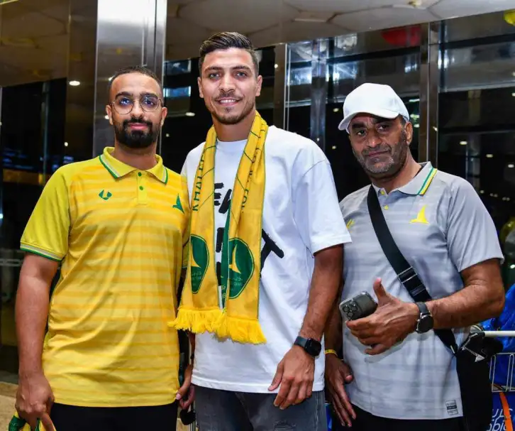 محمد شريف يصل السعودية استعدادا للانضمام إلى الخليج