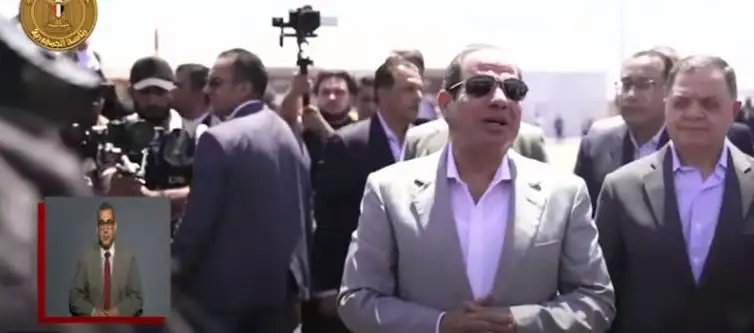فيديو.. الرئيس السيسي يطمئن على أوضاع القوات بمعبر السلوم: مش عاوزين حاجة؟