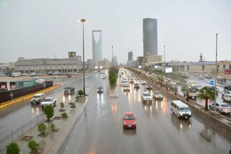 الطقس في السعودية.. توقعات بهطول أمطار رعدية مصحوبة برياح نشطة في بعض المناطق