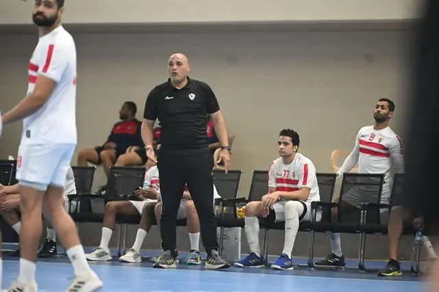 هجوم ناري من مدرب يد الزمالك على الإدارة بسبب أزمة البطولة العربية