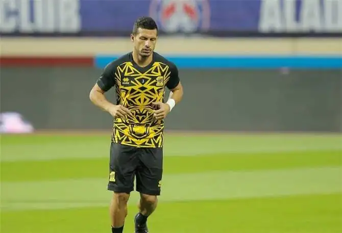 هل اقترب موعد الرحيل؟.. طارق حامد يغيب عن مواجهة الاتحاد والطائي