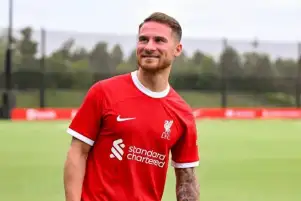 ليفربول يبحث الاستئناف ضد طرد الأرجنتيني ماك اليستير أمام بورنموث