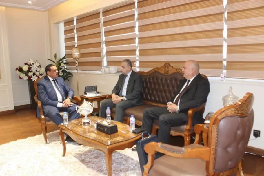 وزير التنمية المحلية يتابع مع محافظي سوهاج وقنا المشروعات الخدمية بقرى حياة كريمة