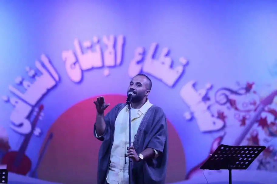 جمهور الليلة الثامنة لصيف الإنتاج الثقافى يردد أغانى نجوم الطرب مع علي الألفى