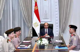 السيسي يجتمع مع رئيس هيئة الشئون المالية للقوات المسلحة ومدير عام جهاز مشروعات الخدمة الوطنية