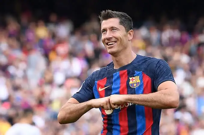 ليفاندوفسكي يقود برشلونة لفوز مثير على فياريال بالدوري الإسباني