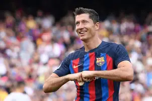 ليفاندوفسكي يقود برشلونة لفوز مثير على فياريال بالدوري الإسباني