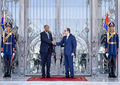 البرهان: أطلعت الرئيس السيسي على تطورات الوضع بالسودان.. ولا نسعى للاستمرار بالحكم