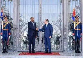 البرهان: أطلعت الرئيس السيسي على تطورات الوضع بالسودان.. ولا نسعى للاستمرار بالحكم