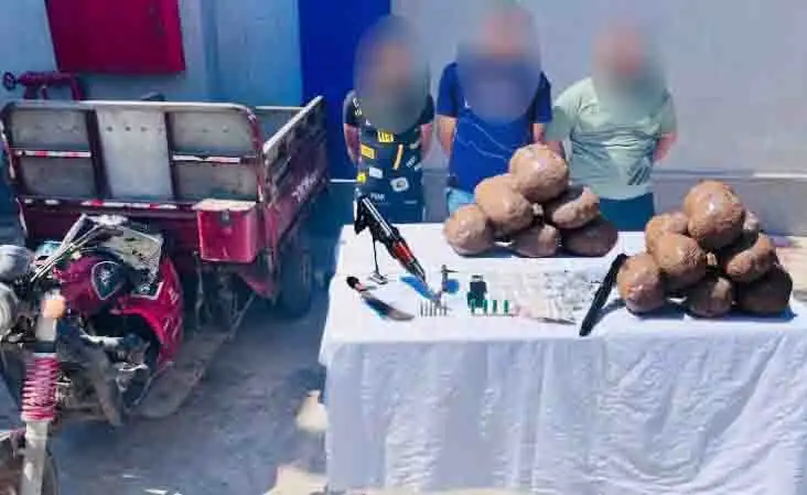 سقوط تشكيلين عصابيين تخصصا بسرقة اللوحات الإرشادية بالطرق العامة وتجارة المخدرات