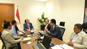 وزير الري يتابع إجراءات التخلص الآمن من مخلفات تطهيرات المجاري المائية وإعادة تدويرها