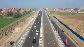 وزير النقل: إنشاء 12 كوبري في آن واحد على طريق القاهرة - الإسكندرية الزراعي