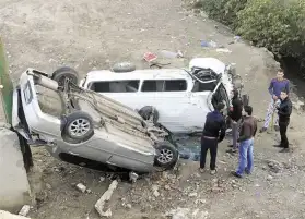 انقلاب ميكروباص على الطريق الدائري.. وإصابة 5 أشخاص من مستقليه