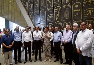 رئيس الوزراء يتابع تطوير المنطقة المحيطة بالمتحف المصري الكبير