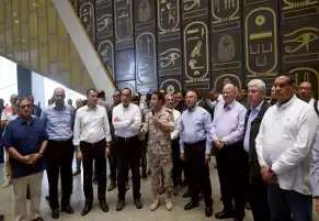 رئيس الوزراء يتابع تطوير المنطقة المحيطة بالمتحف المصري الكبير