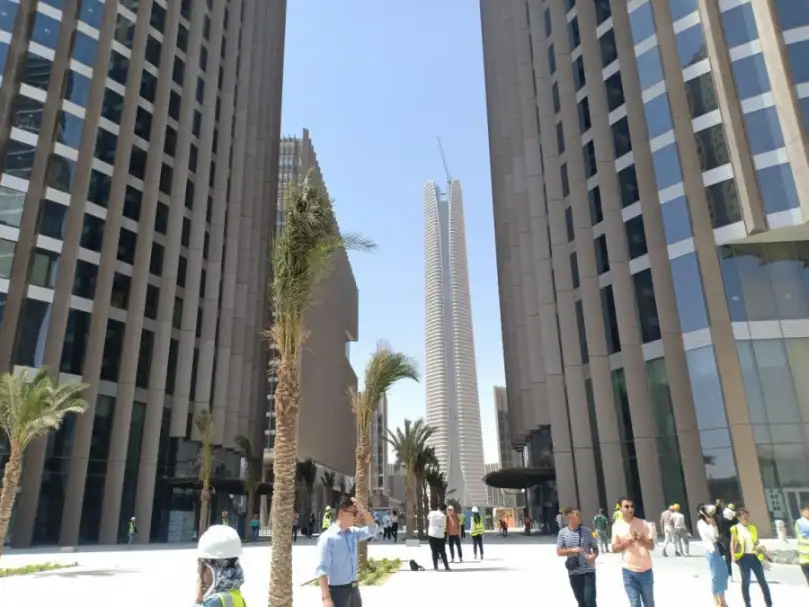 مسئولو الشركة المنفذة لمشروعات العاصمة الإدارية: جسر الصداقة الأول من نوعه في مصر