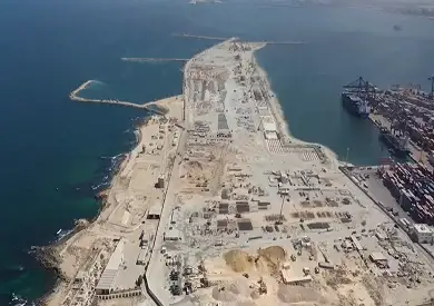 النقل توضح أعمال إنشاء محطة الحاويات على رصيف 100 بميناء الدخيلة