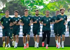 بعثة الزمالك في تنزانيا تهدي السفير المصري درع القلعة البيضاء