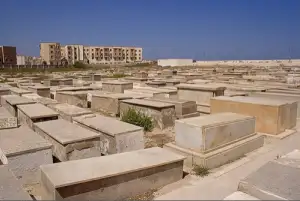 الإسكان: إجراء القرعة العلنية لتخصيص قطع أراضي مقابر بمدينة العاشر من رمضان
