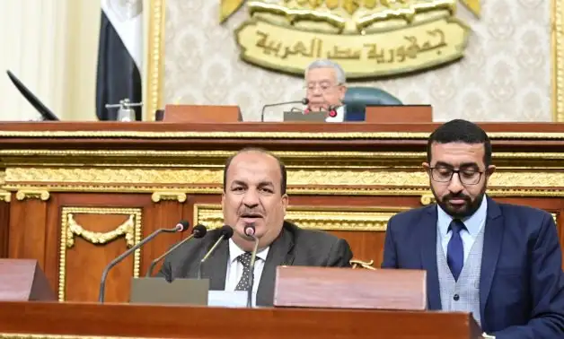 نائب يوجه سؤالاً للحكومة حول مواجهة مافيا زيادة أسعار الكتب والأدوات المدرسية