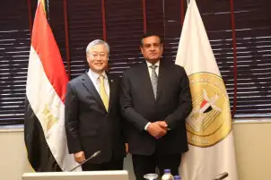 وزير التنمية المحلية يبحث مع سفير كوريا الجنوبية آليات التعاون المشترك بين البلدين