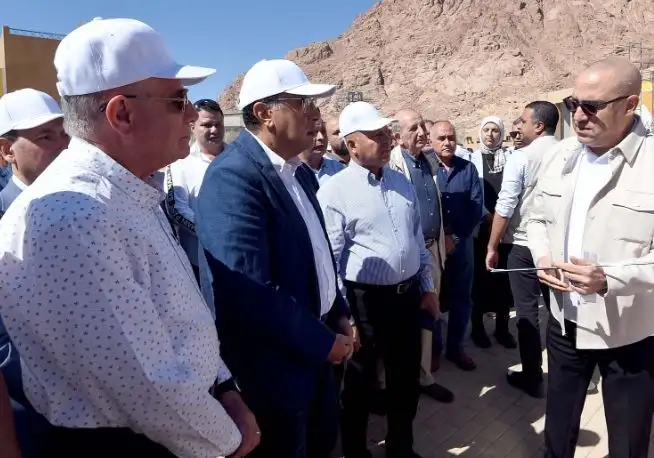 رئيس الوزراء يتفقد المنطقة السكنية الجديدة بالزيتونة بمدينة سانت كاترين