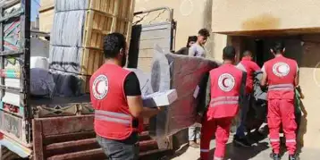 سوريا.. توزيع سلال غذائية ومواد إقامة في مدينة طفس بريف درعا الغربي