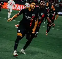 دوري المؤتمر.. مرموش يقود أينتراخت فرانكفورت للتقدم على أبردين في الشوط الأول