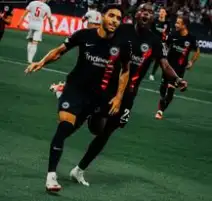 دوري المؤتمر.. مرموش يقود أينتراخت فرانكفورت للتقدم على أبردين في الشوط الأول
