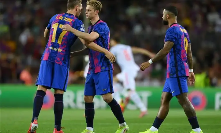 برشلونة يعلن تفاصيل إصابة دي يونج