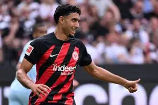 مرموش يقود هجوم أينتراخت فرانكفورت لمواجهة فرايبورج بالدوري الألماني