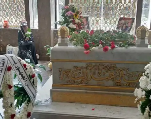 الرئيس السيسي ينيب وزير الدفاع لوضع إكليل من الزهور على قبر جمال عبد الناصر