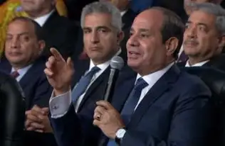 الرئيس السيسي: رأيت منذ البداية أن أفكار إدارة مراكز الشباب لا قِبَل للدولة بها