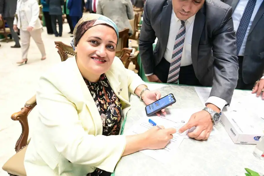 النواب يتوافدون على البرلمان لتوقيع استمارات تزكية للانتخابات الرئاسية