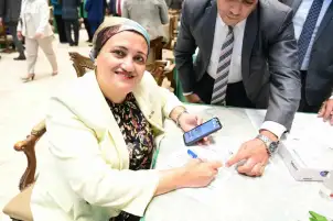 النواب يتوافدون على البرلمان لتوقيع استمارات تزكية للانتخابات الرئاسية