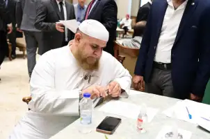 نواب حزب النور يوقعون على نموذج تزكية الرئيس السيسي في الانتخابات الرئاسية