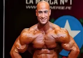 بعد مكالمة السيسي.. اللاعب أشرف فولة: حسيت بـ «أب» بجد في ظهري