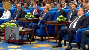 الرئيس السيسي لمنتقدي تطوير الموانئ والسكك الحديد: عاوزين تبقوا بلد إزاي؟