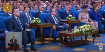 الرئيس السيسي للشعب: لو حافظتم على بلدكم يبقى مش مهم مين موجود هنا