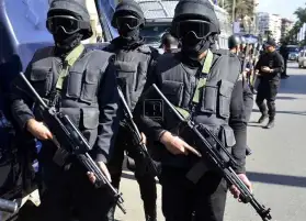 الداخلية: ضبط عصابتين و75 سلاحا ناريا وتنفيذ 63 ألف حكم خلال يوم واحد