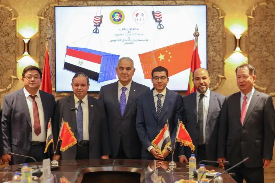 وزير التنمية المحلية يبحث مع وزير الهجرة الهولندي مجالات التعاون المشترك بين الجانبين