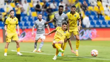 التعاون يتصدر الدوري السعودي مؤقتا وتعادل صعب للشباب مع الرياض