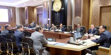 رئيس الوزراء يجتمع لبحث ضمان توافر المواد البترولية خلال الفترة المقبلة
