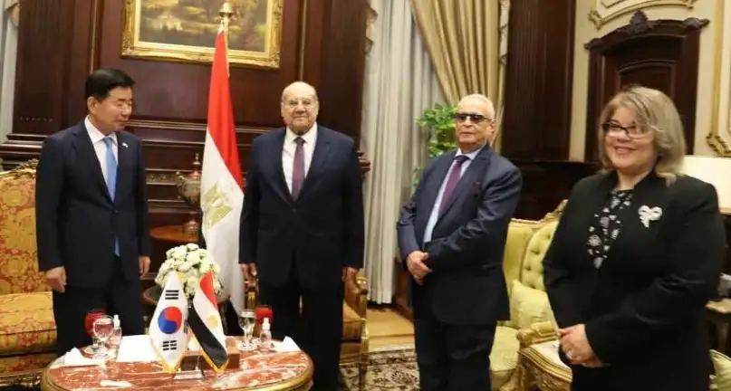 عبد الوهاب عبد الرازق يستقبل رئيس الجمعية الوطنية لكوريا الجنوبية
