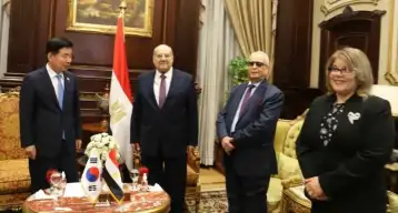 عبد الوهاب عبد الرازق يستقبل رئيس الجمعية الوطنية لكوريا الجنوبية